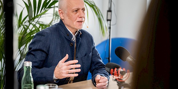 Episode 1 mit Patientenanwalt Dr. Gerald Bachinger: Verunsicherung macht krank