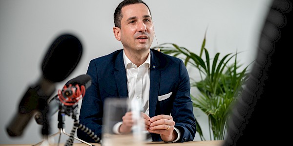 Episode 5 mit Dr. Bernhard Kadlec: Die Krise hat auch einen Kollateralnutzen