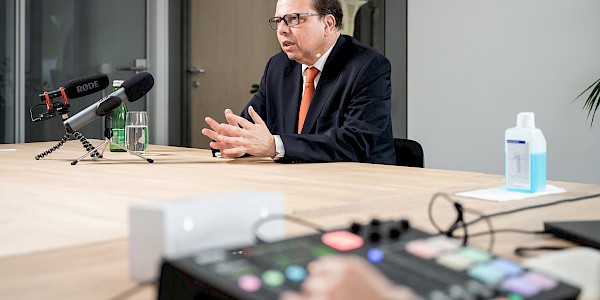 Episode 6 mit Ärztekammerpräsident Prof. Thomas Szekeres: Testen, Impfen, Reformieren!
