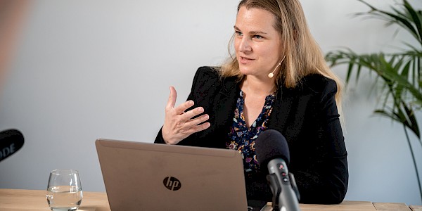 Episode 10 mit Prof. Dr. Kathryn Hoffmann: Ungenützte Chancen im Kampf gegen Corona