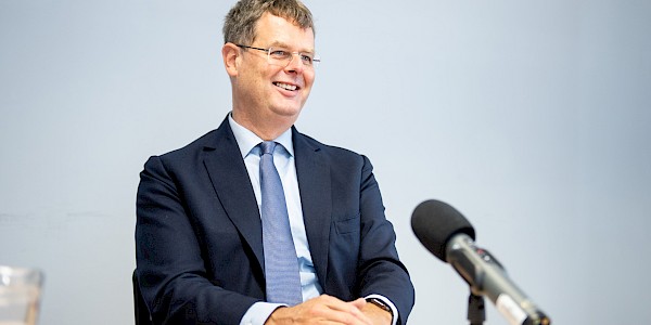Episode 1 mit Resilienzforscher Dr. Harald Katzmair: Krisenmanagement braucht Manöverkritik
